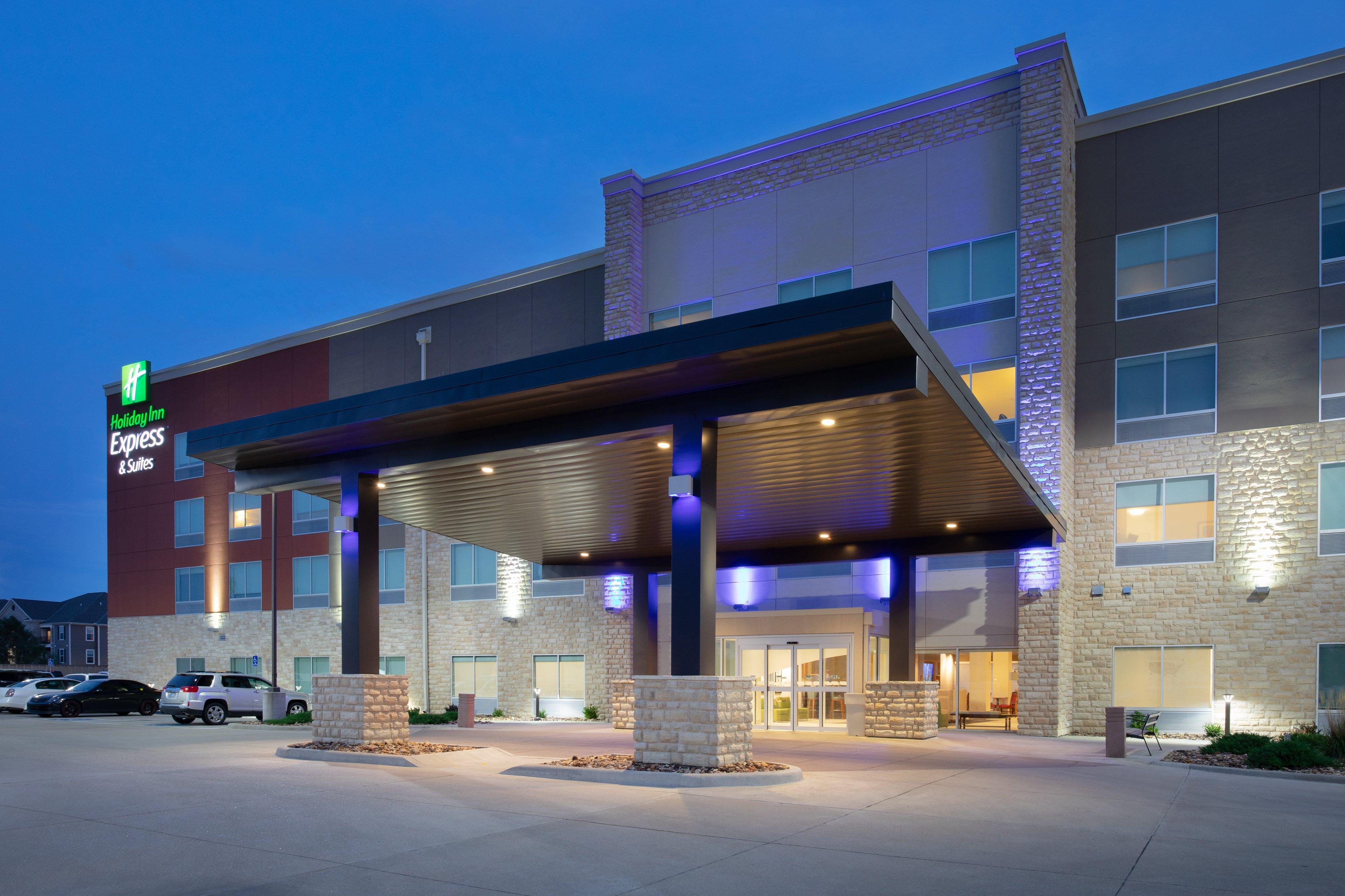 Holiday Inn Express & Suites Great Bend By Ihg Экстерьер фото