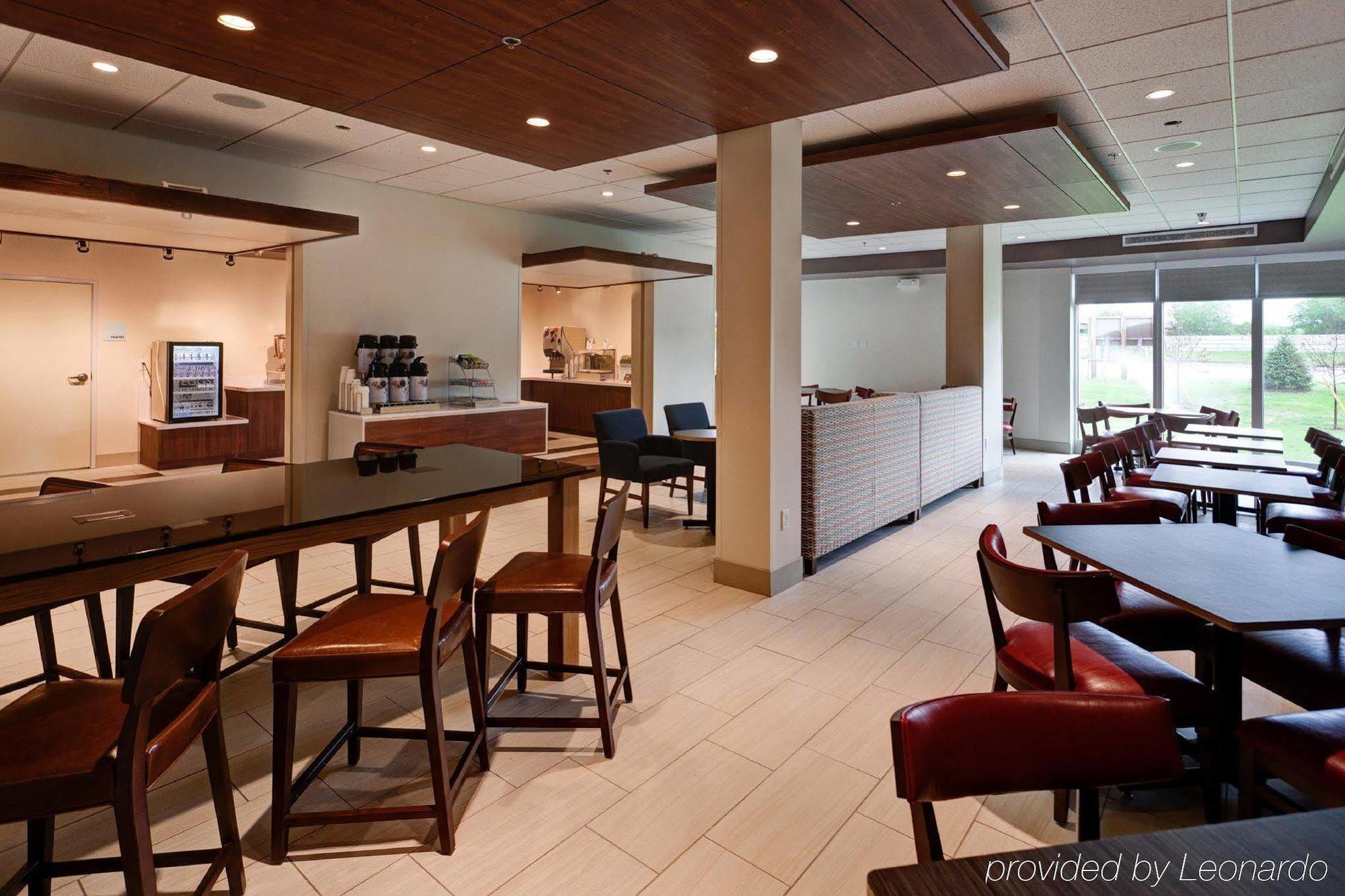 Holiday Inn Express & Suites Great Bend By Ihg Экстерьер фото