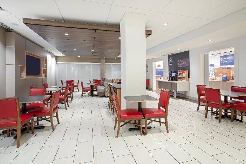 Holiday Inn Express & Suites Great Bend By Ihg Экстерьер фото